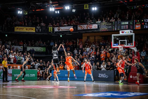 1 Basketball Bundesliga, easyCredit BBL, Season 2025 2026, Men, Main Round, 9 Matchday, 07 12 2025, RASTA Vechta Veolia Hamburg Towers Ross Williams 34 Veolia Towers Hamburg at Jumpshot Vechta RASTA Dome Lower Saxony Germany
