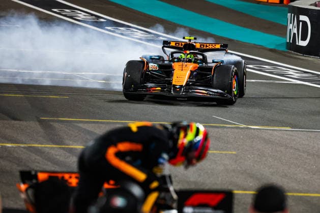 F1 - ABU DHABI GRAND PRIX 2025 04 NORRIS Lando (gbr), McLaren F1 Team MCL39, action celebrating the World Championship, WM, Weltmeisterschaft title doing donuts in front of PIASTRI Oscar (aus), McLaren F1 Team MCL39,during the 2025 Formula 1 Abu Dhabi Grand Prix, 24th round of the 2025 FIA Formula One World Championship from December 05 to 07, 2025 on the Yas Marina Circuit, in Abu Dhabi, United Arab Emirates - Abu DhabiUnited Arab Emirates Copyright: xFLORENTxGOODENx