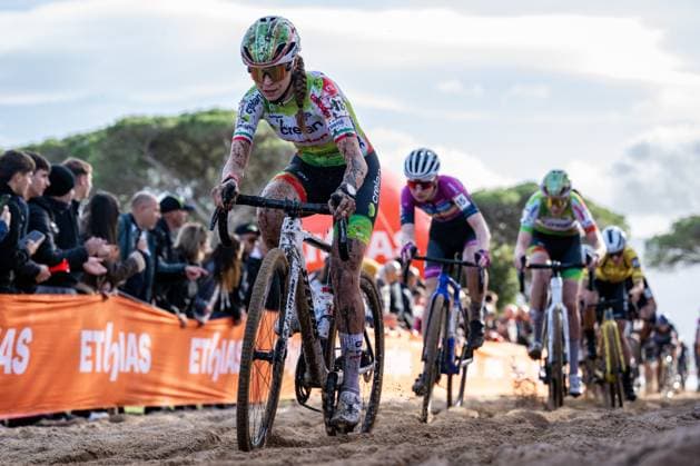 Italian Sara Casasola pictured in action during the women s elite race of the Cyclocross World Cup, in Terralba, Sardinia, Italy, Sunday 07 December 2025, stage 3 (out of 12) in the World Cup of the 2026-2027 season. DAVIDxPINTENS  x147212993x