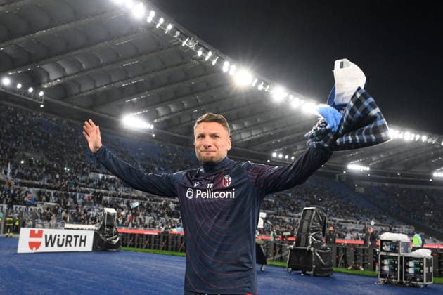 Bologna s Ciro Immobile he says goodbye to his old Lazio fans during the Italian Football Championship League A 2025 2026 match between SS Lazio vs Bologna FC at the Olimpic Stadium in Rome on 07 December 2025.  Copyright: xFabrizioxCorradetti IPAxSportx xipa-agency.netx xx IPA_68881173 IPA_Agency_IPA68881173