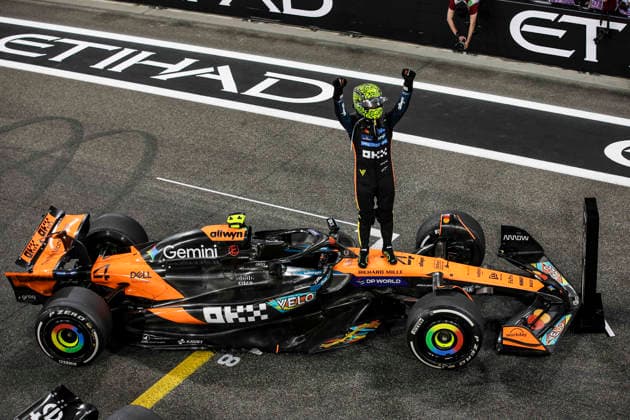 F1 - ABU DHABI GRAND PRIX 2025 04 NORRIS Lando (gbr), McLaren F1 Team MCL39, celebrates his first FIA Formula One Drivers World Championship, WM, Weltmeisterschaft 2025 portrait during the 2025 Formula 1 Abu Dhabi Grand Prix, 24th round of the 2025 FIA Formula One World Championship from December 05 to 07, 2025 on the Yas Marina Circuit, in Abu Dhabi, United Arab Emirates - Abu DhabiUnited Arab Emirates  Copyright: xXavixBonillax