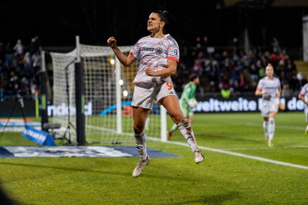 Jovana Damnjanovic FC Bayern Muenchen, 09 , GER, Eintracht Frankfurt vs FC Bayern Muenchen, Soccer, Google Pixel Womens Bundesliga, Matchday 12, Season 2025 2026, 07 12 2025, DFB REGULATES PROHIBIT ANY USE OF PHOTOGRAPHS AS IMAGE SEQUENCES AND OR QUASI VIDEO, GER, Eintracht Frankfurt vs FC Bayern Muenchen, Football, Google Pixel Womens Bundesliga, Matchday 12, Season 2025 2026, 07 12 2025 Frankfurt am Main Copyright: xEibner-Pressefoto Jan-NiclasxGrox EP_JGG