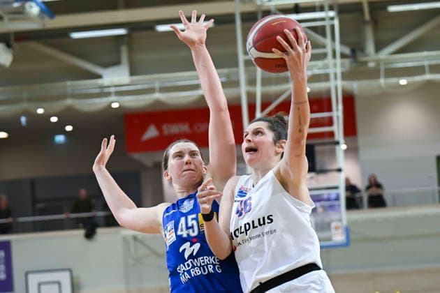 Allyson Fertig Marburg, 45 , Romy Bär Lions, 46 , Syntainics MBC vs BC Pharmaserv Marburg, Basketball, Women, Bundesliga, Season 2025 26, 10 Matchday, 07 12 2025 Halle SWH Arena Sachsen Anhalt Germany