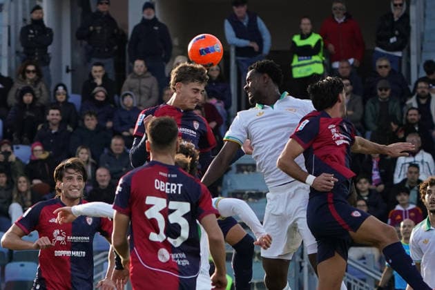 Cagliari Calcio v AS Roma - Serie A J. Rodriguez ( 15 Cagliari Calcio) plays during the Serie A TIM match between Cagliari Calcio and AS Roma in Italy, on December 6, 2025. Cagliari Italy  Copyright: xAlessandroxToccox originalFilename:alessandro-cagliari251207_npIeL.jpg