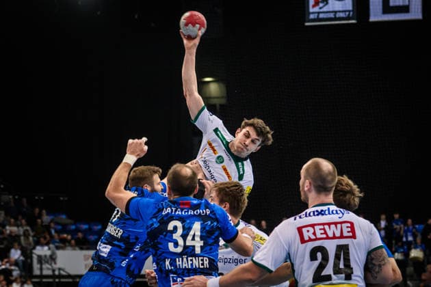 Matej Klima SC DHfK Leipzig, 13 over Samuel Roethlisberger TVB Stuttgart, 17 and Kai Haefner TVB Stuttgart, 34 GER, TVB Stuttgart SC DHfK Leipzig, DAIKIN HBL, Handball, Bundesliga, 15 Matchday, Season 2025 2026, 07 12 2025 GER, TVB Stuttgart SC DHfK Leipzig, DAIKIN HBL, Handball, Bundesliga, 15 Matchday, Season 2025 2026, 07 12 2025 Stuttgart Copyright: xSandyxDinkelackerx EP_SDR