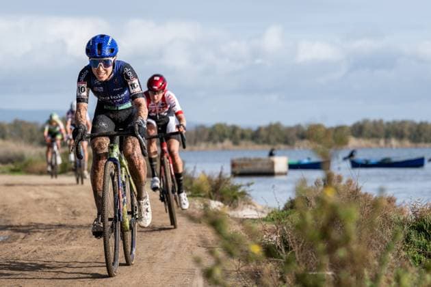 Dutch Shirin van Anrooij pictured in action during the women s elite race of the Cyclocross World Cup, in Terralba, Sardinia, Italy, Sunday 07 December 2025, stage 3 (out of 12) in the World Cup of the 2026-2027 season. DAVIDxPINTENS  x147213987x