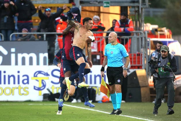 07.12.2025 Cagliari vs Roma (Serie A) Calcio; 14Â° Giornata& xD;Nella foto: Gaetano esulta& xD;(Foto Gino Mancini)  Copyright: xGinoxMancini IPAxSportx xipa-agency.netx xx IPA_68881508 IPA_Agency_IPA68881508