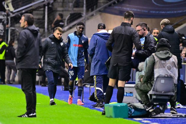 FOOTBALL : Le Havre vs PFC - Ligue 1 - 07 12 2025 Simon EBONOG ( 26 - Le Havre ) leaves the pitch during the Ligue 1 match between Havre AC and Paris FC at Stade Oceane on December 7, 2025 in Le Havre, France. ( Photo by Federico Pestellini PsnewZ ) - Le HavreFrance  Copyright: xFedericoxPestellinix