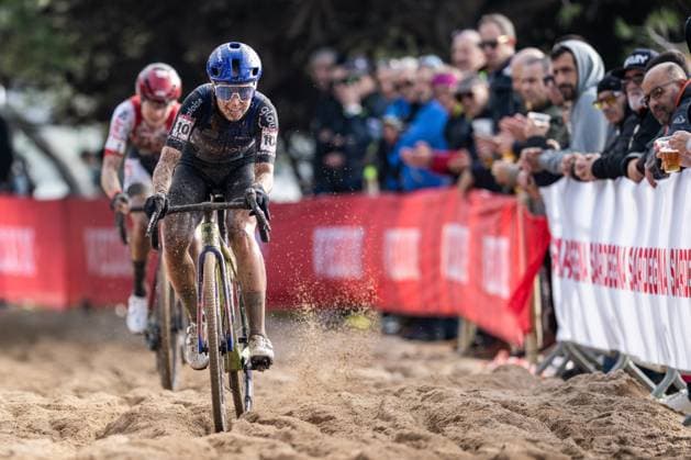 Dutch Shirin van Anrooij pictured in action during the women s elite race of the Cyclocross World Cup, in Terralba, Sardinia, Italy, Sunday 07 December 2025, stage 3 (out of 12) in the World Cup of the 2026-2027 season. DAVIDxPINTENS  x147216156x