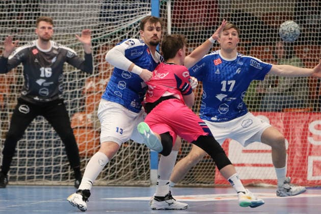 07 12 2025 Handball Men 2025 2026 2 Bundesliga 14 Matchday Dessau Roßlauer HV 06 TSV Bayer Dormagen 1920 Anhalt Arena Dessau Valentin Neagu Dessau, 13, blue blocks Finn Schroven Dormagen, 19, pink Dessau Roßlau Saxony Anhalt Germany