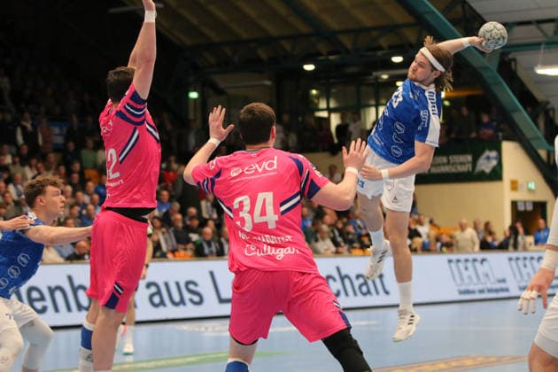 07 12 2025 Handball Men 2025 2026 2 Bundesliga 14 Matchday Dessau Roßlauer HV 06 TSV Bayer Dormagen 1920 Anhalt Arena Dessau Mika Schüler Dessau, 23, blue throwing Dessau Roßlau Sachsen Anhalt Germany