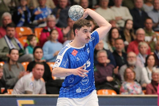 07 12 2025 Handball Men 2025 2026 2 Bundesliga 14 Matchday Dessau Roßlauer HV 06 TSV Bayer Dormagen 1920 Anhalt Arena Dessau Marcel Nowak Dessau, 15, blue on the ball Dessau Roßlau Saxony Anhalt Germany
