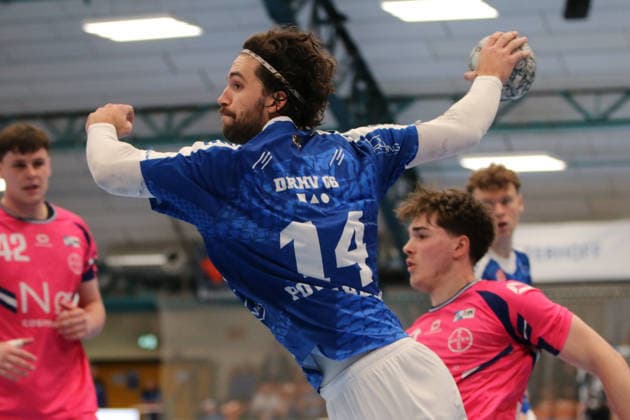07 12 2025 Handball Men 2025 2026 2 Bundesliga 14 Matchday Dessau Roßlauer HV 06 TSV Bayer Dormagen 1920 Anhalt Arena Dessau Jakub Powarzynski Dessau, 14, blue on a goal throw Dessau Roßlau Saxony Anhalt Germany
