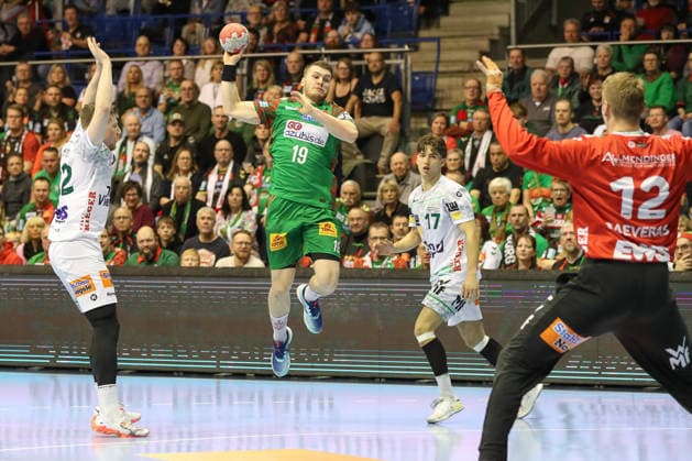 07 12 2025, xgox, Handball Daikin HBL SC Magdeburg FRISCH AUF Göppingen emspor, v l Elvar Oern Jonsson Magdeburg, 19 throws goal, Torschuetze, scores goal, Treffer, scores the goal Magdeburg