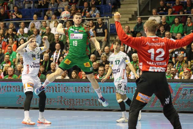 07 12 2025, xgox, Handball Daikin HBL SC Magdeburg FRISCH AUF Göppingen emspor, v l Elvar Oern Jonsson Magdeburg, 19 throws goal, Torschuetze, scores goal, Treffer, scores the goal Magdeburg