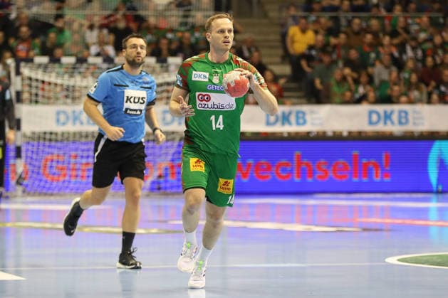 07 12 2025, xgox, Handball Daikin HBL SC Magdeburg FRISCH AUF Göppingen emspor, v l Omar Ingi Magnusson Magdeburg, 14 am Ball, plays the ball Magdeburg