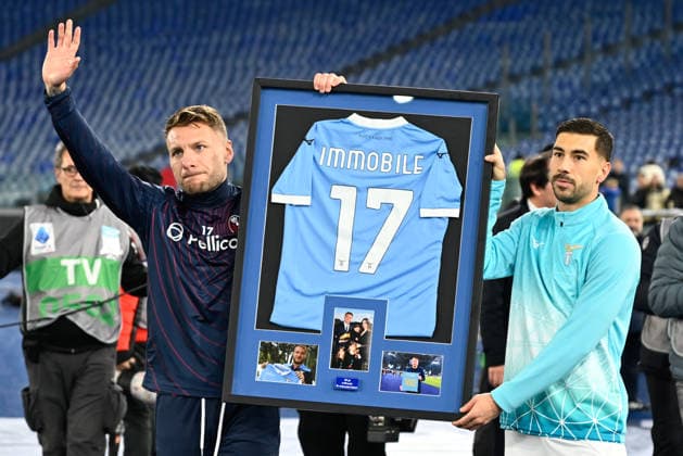 Foto IPP Cavaliere Emiliano. Roma 07 12 2025. Calcio Campionato Serie A 2025-2026. Lazio - Bologna. Nella foto: Ciro Immobile riceve un amglia da Mattia Zaccagni. Italy Photo Press - World Copyright italy ITALY  Copyright: xR4924_italyphotopressx