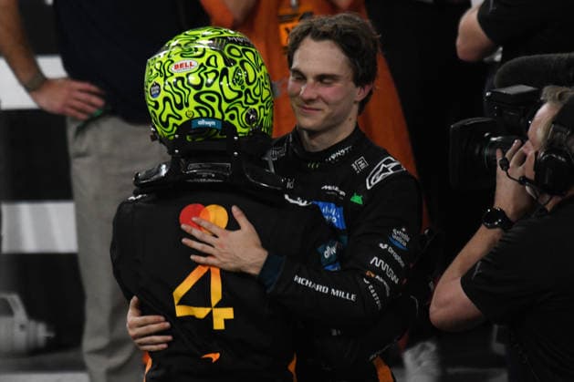 07 12 2025, xrarjax, Motorsport FIA Formula 1, Abu Dhabi Grand Prix v l Cheers, joy at Lando Norris McLaren starting number 04 winning the world championship with Oscar Piastri McLaren starting number 81 FIA REGULATIONS PROHIBIT ANY USE OF PHOTOGRAPHS as IMAGE SEQUENCES and or QUASI VIDEO Abu Dhabi