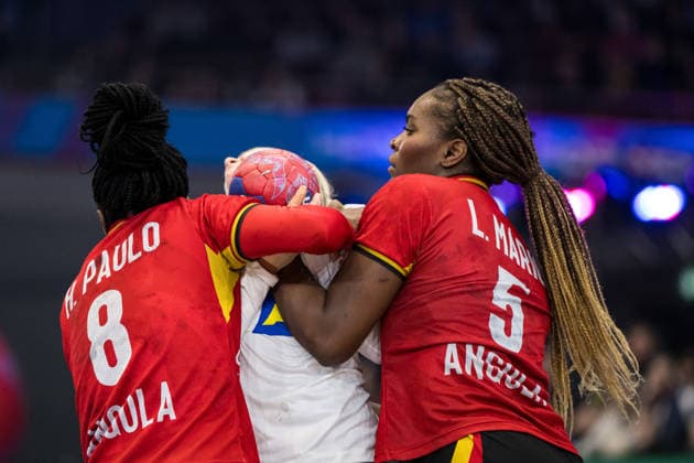 251207 Emma Lindqvist of Sweden during the 2025 IHF Women™s World Championship handball match between Angola and Sweden on December 7, 2025 in Dortmund Photo Emma Wallskog BILDBYRAN COP 320 EW0607 handball, handboll, handball,handboll,handball,bbeng,vm,handba  Copyright: EMMAxWALLSKOG BB251207EW030