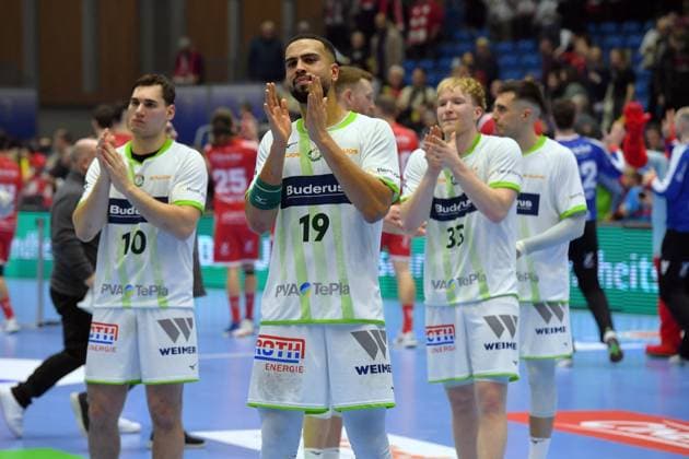 disappointed, frustrated, emotion after the defeat Josip Simic HSG Wetzlar 10 , Philipp Ahouansou HSG Wetzlar 19 , g35 , GER, MT Melsungen HSG Wetzlar, Handball, 1 Bundesliga, 15 Matchday, Season 2025 2026, 07 12 2025, GER, MT Melsungen HSG Wetzlar, Handball, 1 Bundesliga, 15 Matchday, Season 2025 2026, 07 12 2025 Kassel Copyright: xEibner-Pressefotox xRolandxSippelx EP_RSL