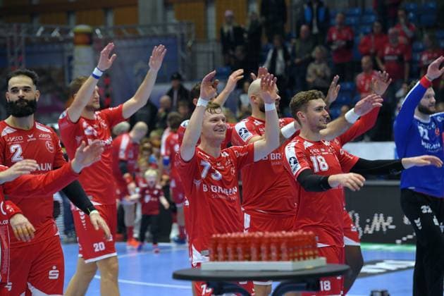 Cheers, joy after the victory Timo Kastening MT Melsungen 73 , Florian Drosten MT Melsungen 18 , GER, MT Melsungen HSG Wetzlar, Handball, 1 Bundesliga, 15 Matchday, Season 2025 2026, 07 12 2025, GER, MT Melsungen HSG Wetzlar, Handball, 1 Bundesliga, 15 Matchday, Season 2025 2026, 07 12 2025 Kassel Copyright: xEibner-Pressefotox xRolandxSippelx EP_RSL