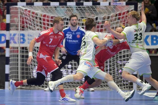 Justin Mueller HSG Wetzlar 25 on the ball , David Mandic MT Melsungen 7 , Georg Loewen HSG Wetzlar 33 , Kristof Palasics Goalkeeper MT Melsungen 32 in the back , GER, MT Melsungen HSG Wetzlar, Handball, 1 Bundesliga, 15 Matchday, Season 2025 2026, 07 12 2025, GER, MT Melsungen HSG Wetzlar, Handball, 1 Bundesliga, 15 Matchday, Season 2025 2026, 07 12 2025 Kassel Copyright: xEibner-Pressefotox xRolandxSippelx EP_RSL