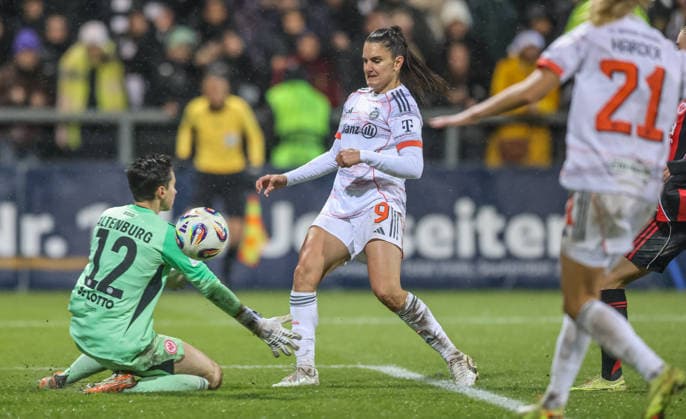 GER, Frankfurt, Eintracht Frankfurt vs FC Bayern Munich, Google Pixel Bundesliga, Football, DFB, Season 2025 2026, Stadion am Brentanobad, 12 Matchday in picture f l Lina Altenburg Eintracht Frankfurt 12 , Jovana Damnjanović Bayern Munich 9 , Goal shot DFB DFL REGULATIONS PROHIBIT ANY USE OF PHOTOGRAPHS AS IMAGE SEQUENCES AND OR QUASI VIDEO, 07 12 2026 Copyright: HMBxMedia HendrikxHamelau