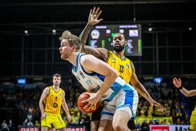 Basketball Berlin 07 12 2025 Season 2025 2026 EasyCredit BBL 1 Bundesliga Men, Men Alba Berlin Skyliners Till Pape Frankfurt, No 19 J wan Roberts Alba Berlin, No 13
