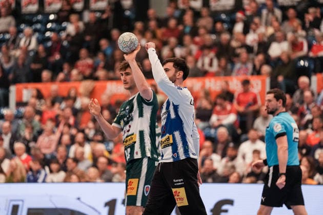 Germany Handball Bundesliga, DAIKIN HBL 2025 26, 15 Matchday Handball Sport Verein Hamburg vs ThSV Eisenach Sporthalle Hamburg Hamburg Stephan Seitz ThSV Eisenach, 44 , Matija Spikic ThSV Eisenach, 1 Copyright: xStefanxTrochax