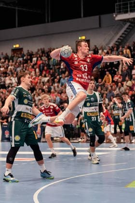 Germany Handball Bundesliga, DAIKIN HBL 2025 26, 15 Matchday Handball Sport Verein Hamburg vs ThSV Eisenach Sporthalle Hamburg Hamburg Moritz Sauter HSV Hamburg, 33 , Felix Aellen ThSV Eisenach, 22 Copyright: xStefanxTrochax