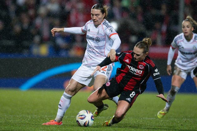 Vanessa Gilles FC Bayern Muenchen Women, 02 in duel with Lisanne Graewe Eintracht Frankfurt Women, 08 , GER, Eintracht Frankfurt vs FC Bayern Muenchen, Soccer, Google Pixel Women Bundesliga, Matchday 12, Season 2025 2026, 07 12 2025 DFB REGULATES PROHIBIT ANY USE OF PHOTOGRAPHS AS IMAGE SEQUENCES AND OR QUASI VIDEO GER, Eintracht Frankfurt vs FC Bayern Muenchen, Football, Google Pixel Womens Bundesliga, Matchday 12, Season 2025 2026, 07 12 2025 Frankfurt am Main Copyright: xEibner-Pressefoto FlorianxWiegandx EP_FWD