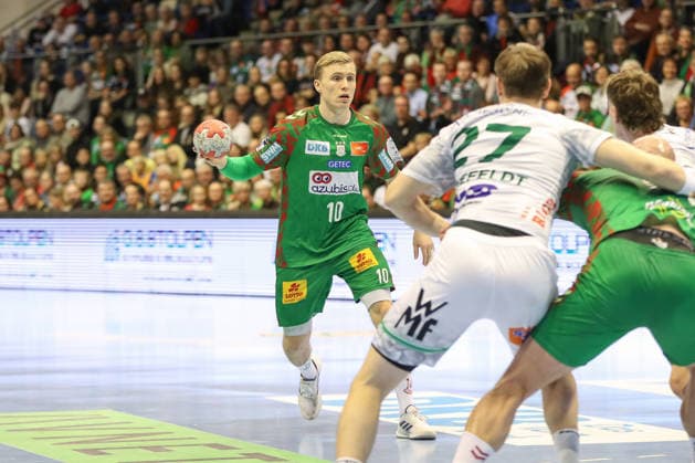 07.12.2025, xgox, Handball - Daikin HBL SC Magdeburg - FRISCH AUF! Göppingen emspor, v.l. Gisli Thorgeir Kristjansson (Magdeburg, 10) am Ball, plays the ball Magdeburg