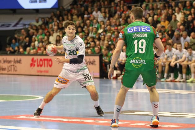 07.12.2025, xgox, Handball - Daikin HBL SC Magdeburg - FRISCH AUF! Göppingen emspor, v.l. Ludvig Hallbäck (Goeppingen, 20) am Ball, plays the ball Magdeburg
