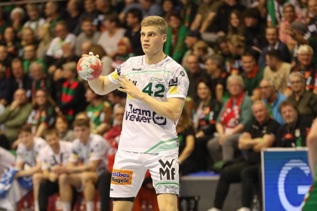 07.12.2025, xgox, Handball - Daikin HBL SC Magdeburg - FRISCH AUF! Göppingen emspor, v.l. Martin Hanne (Goeppingen, 42) am Ball, plays the ball Magdeburg