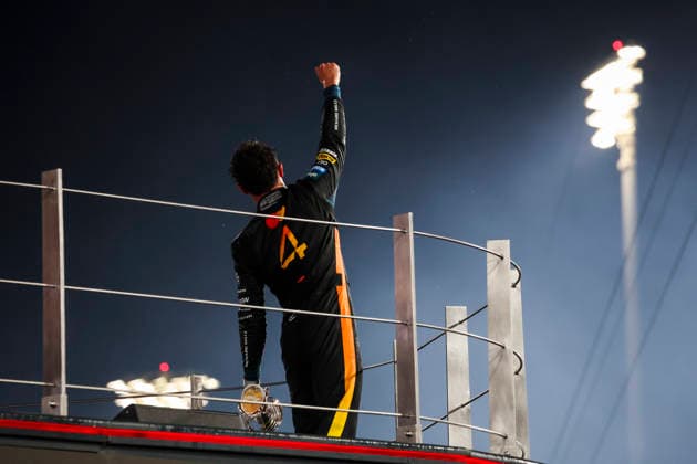 F1 - ABU DHABI GRAND PRIX 2025 NORRIS Lando (gbr), McLaren F1 Team MCL39, portrait celebrating his 1st F1 World Title on the podium during the 2025 Formula 1 Abu Dhabi Grand Prix, 24th round of the 2025 FIA Formula One World Championship, WM, Weltmeisterschaft from December 05 to 07, 2025 on the Yas Marina Circuit, in Abu Dhabi, United Arab Emirates - Abu DhabiUnited Arab Emirates  Copyright: xFLORENTxGOODENx