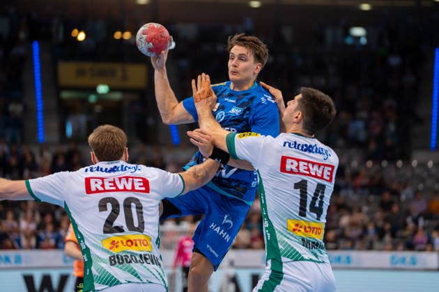 Handball I Men I Season 2025 2026 I Bundesliga I 15 Matchday I TVB Stuttgart SC DHfK Leipzig I 07 12 2025 Max Häfner 3, TVB Stuttgart im Wurf Stuttgart Porsche Arena Baden Württemberg Germany Copyright: xLobeca MaxxPetershansx