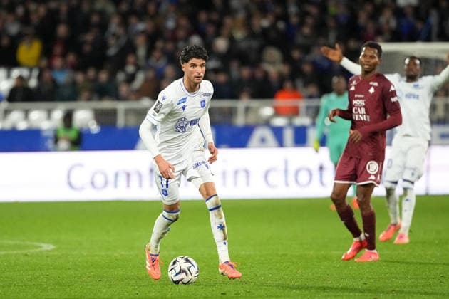 AJ Auxerre v FC Metz - Ligue 1 McDonald s 2025 2026 17 Oussama EL AZZOUZI (aja) during the Ligue 1 McDonald s match between Auxerre and Metz at Stade Abbe Deschamps on December 7, 2025 in Auxerre, France. Auxerre France  Copyright: xFEPx 776348221