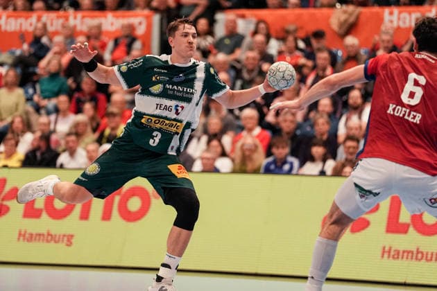 Germany Handball Bundesliga, DAIKIN HBL 2025 26, 15 Matchday Handball Sport Verein Hamburg vs ThSV Eisenach Sporthalle Hamburg Hamburg Elias Kofler HSV Hamburg, 6 , Oskar Joelsson ThSV Eisenach, 3 Copyright: xStefanxTrochax