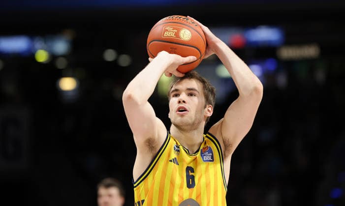 Malte Delow on the ball Upper body action Sport Basketball BBL Bundesliga Men 7 Matchday Season 2025 2026 07 12 2025 ALBA Berlin vs Frankfurt Skyliners