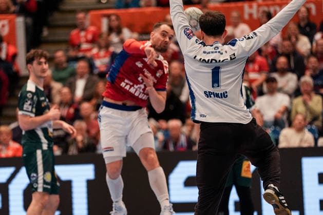 Germany Handball Bundesliga, DAIKIN HBL 2025 26, 15 Matchday Handball Sport Verein Hamburg vs ThSV Eisenach Sporthalle Hamburg Hamburg Matija Spikic ThSV Eisenach, 1 , Casper U Mortensen HSV Hamburg, 51 Copyright: xStefanxTrochax