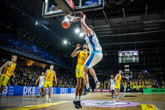 Basketball Berlin 07 12 2025 Season 2025 2026 EasyCredit BBL 1 Bundesliga Men, Men Alba Berlin Skyliners Jacob Knauf Frankfurt, No 25 Norris Agbakoko Alba Berlin, No 17