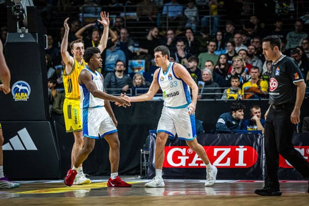 Basketball Berlin 07 12 2025 Season 2025 2026 EasyCredit BBL 1 Bundesliga Men, Men Alba Berlin Skyliners Ryan Hawkins Frankfurt, No 33 Nahiem Alleyne Frankfurt, No 04 Jubel
