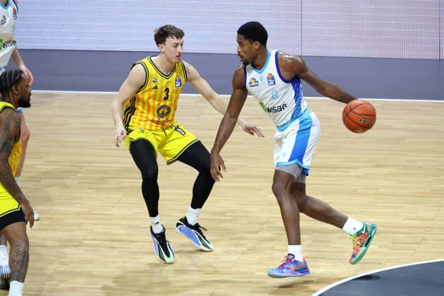 DEU, easyCredit BBL, ALBA vs Frankfurt, 07 12 2025, Max Schmeling Halle, Berlin, DEU, easyCredit BBL, ALBA vs Frankfurt, pictured Alex OÕConnell ALBA Berlin 3 , William Christmas Fraport Skyliners 8 nordphotoxGmbHx xEngler nph00076