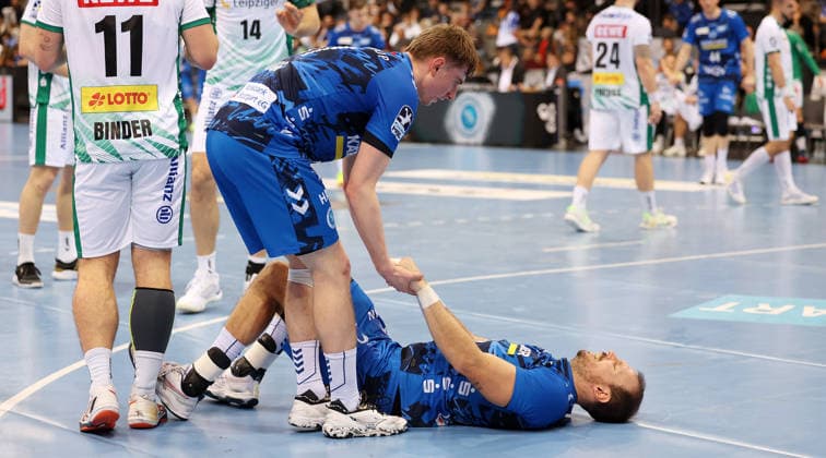 BAU 07 12 2025 Stuttgart Handball TVB Stuttgart vs SC DHfK Leipzig, from left Jakob Nigg and Kai Häfner TVB on the ground