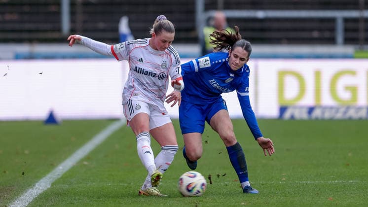 from left Maria Plattner FC Bayern München II, 18 and Marie Bleil SV Meppen, 7 in a duel, dynamic, action, action, game scene, THE DFB REGULATIONS PROHIBIT ANY USE OF PHOTOGRAPHS AS IMAGE SEQUENCES AND OR QUASI VIDEO , 07 12 2025, Meppen Germany , Football, 2 Womens Bundesliga, SV Meppen FC Bayern München II xobx