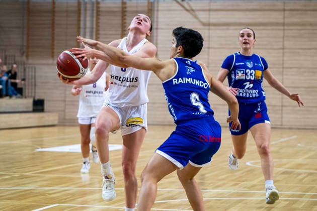 Toyota DBBL 2025 2026 Syntainics MBC vs BC Marburg Halle Saale, Germany 07 December 2025 In the picture from left in the duel Nicole Brochlitz Halle and Ana Raimundo Marburg Halle Saale swh Arena Sachsen Anhalt Germany