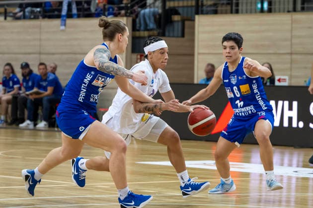 Toyota DBBL 2025 2026 Syntainics MBC vs BC Marburg Halle Saale, Germany 07 December 2025 In the picture from left Lea Debeljak Marburg , Liz Smith Halle and Ana Raimundo Marburg Halle Saale swh Arena Sachsen Anhalt Germany