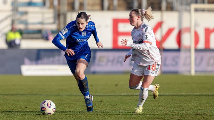 from left Marie Bleil SV Meppen, 7 and Maria Plattner FC Bayern München II, 18 in a duel, dynamic, action, action, game scene, THE DFB REGULATIONS PROHIBIT ANY USE OF PHOTOGRAPHS AS IMAGE SEQUENCES AND OR QUASI VIDEO , 07 12 2025, Meppen Germany , Football, 2 Womens Bundesliga, SV Meppen FC Bayern München II xobx