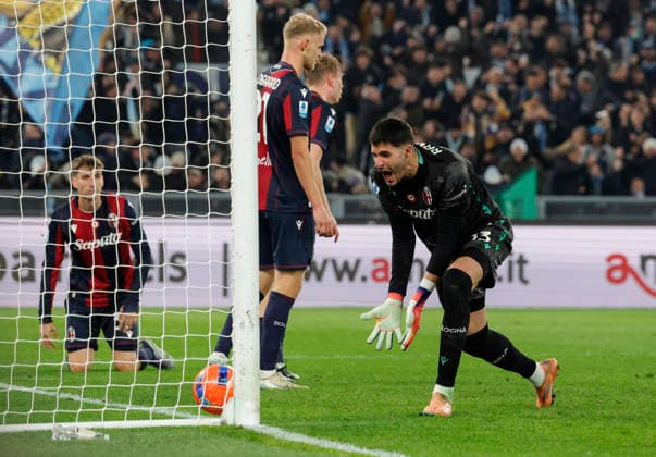 December 7, 2025, Roma, ITALY: Bologna s goalkeeper Federico Ravaglia reacts during the Italian Serie A soccer match between SS Lazio vs Bologna FC at the Olimpico stadium in Rome, Italy, 7 December 2025. ANSA GIUSEPPE LAMI Serie A - Lazio Vs Bologna  - ZUMAa110 20251207_zaf_a110_045 Copyright: xGiuseppexLamix