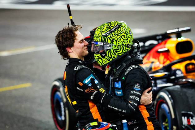 F1 - ABU DHABI GRAND PRIX 2025 04 NORRIS Lando (gbr), McLaren F1 Team MCL39, action celebrating the World Championship, WM, Weltmeisterschaft title and checking PIASTRI Oscar (aus), McLaren F1 Team MCL39, during the 2025 Formula 1 Abu Dhabi Grand Prix, 24th round of the 2025 FIA Formula One World Championship from December 05 to 07, 2025 on the Yas Marina Circuit, in Abu Dhabi, United Arab Emirates - Abu DhabiUnited Arab Emirates  Copyright: xFLORENTxGOODENx